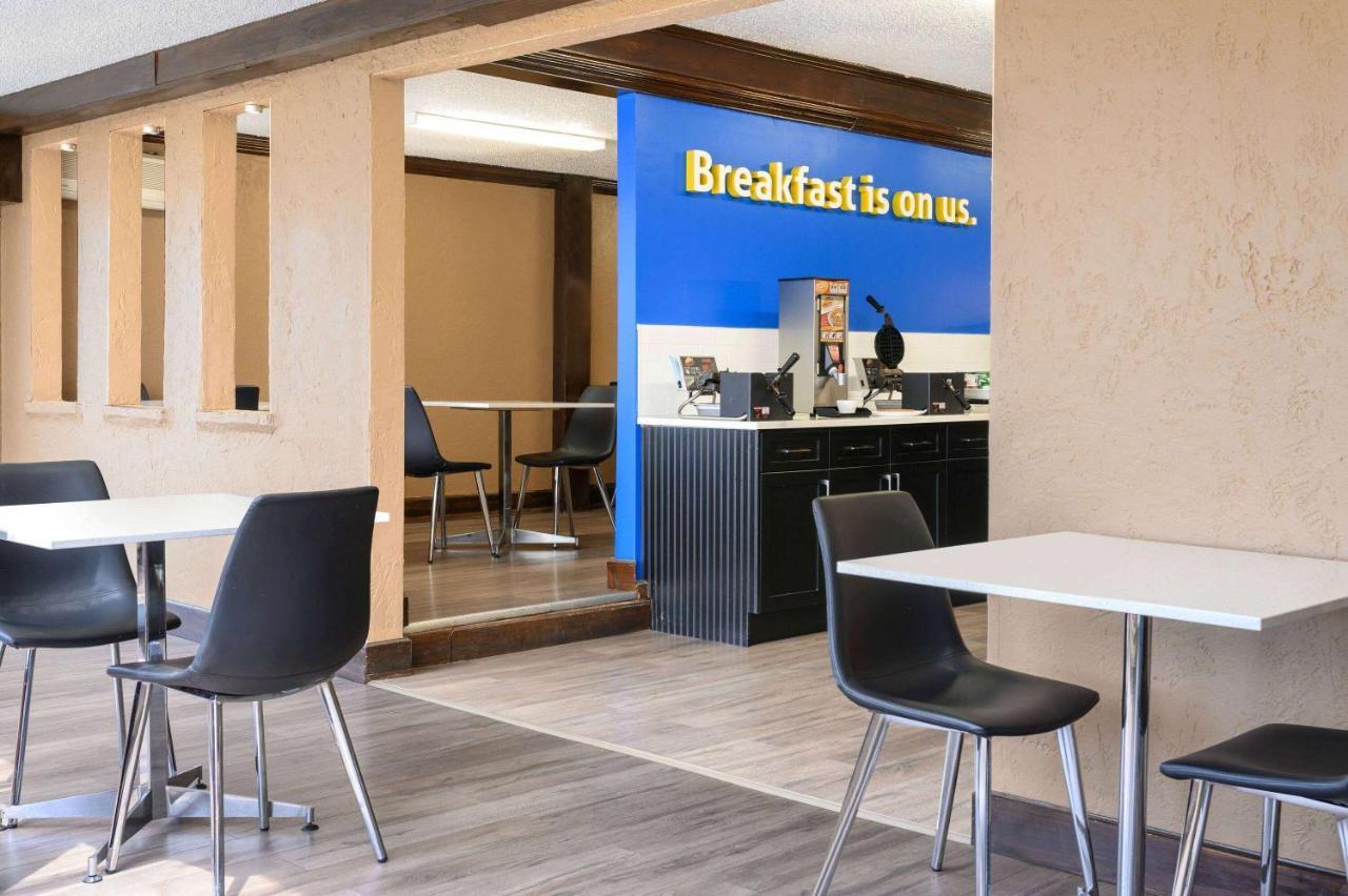 Days Inn By Wyndham Fredericton Exteriér fotografie