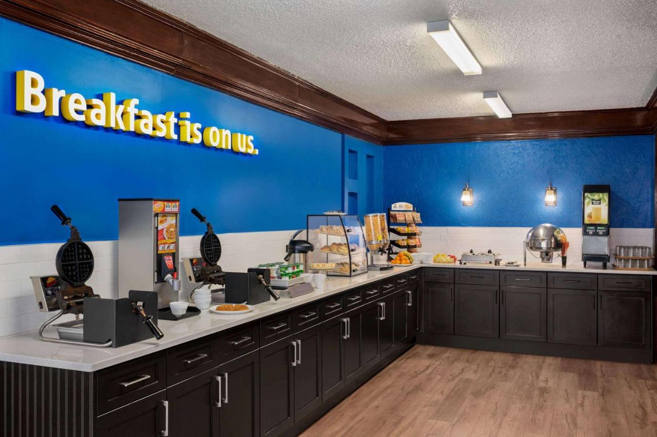 Days Inn By Wyndham Fredericton Exteriér fotografie