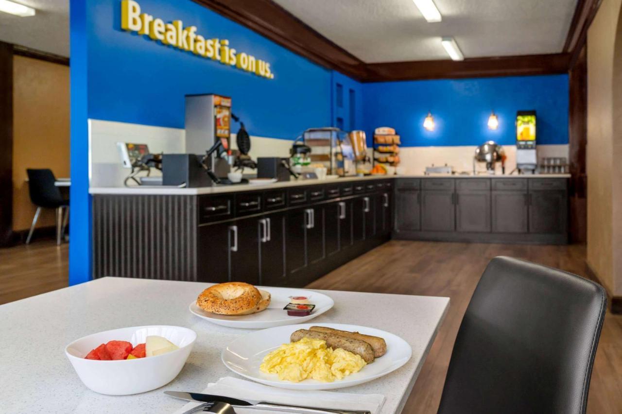 Days Inn By Wyndham Fredericton Exteriér fotografie